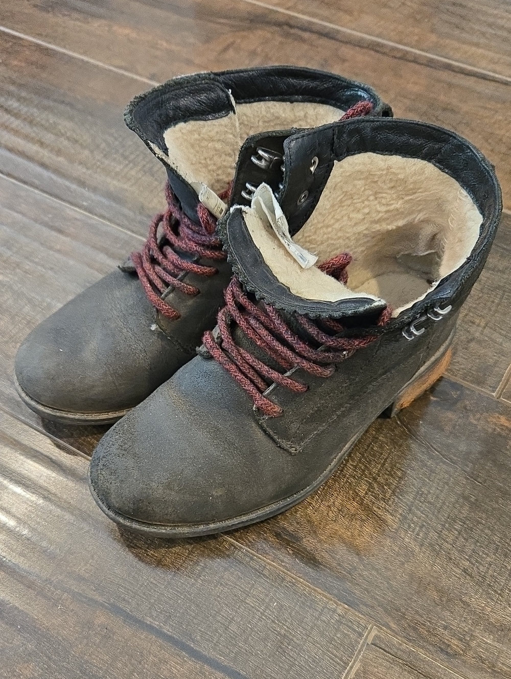 Ugg Black Suede Winter Ankle Boots with Burgundy Laces